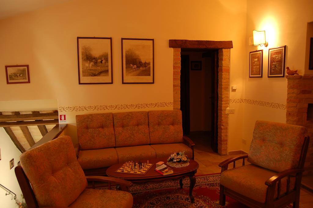 Agriturismo Casale Dei Frontini San Terenziano Buitenkant foto