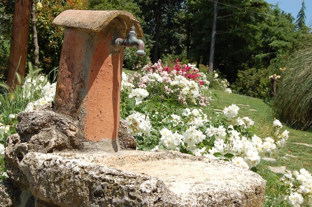 Agriturismo Casale Dei Frontini San Terenziano Buitenkant foto