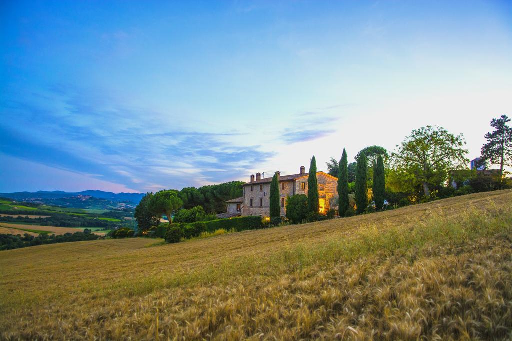 Agriturismo Casale Dei Frontini San Terenziano Buitenkant foto