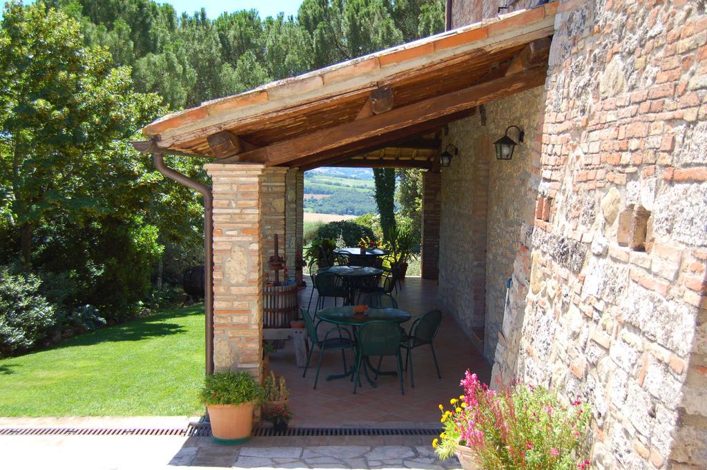 Agriturismo Casale Dei Frontini San Terenziano Buitenkant foto