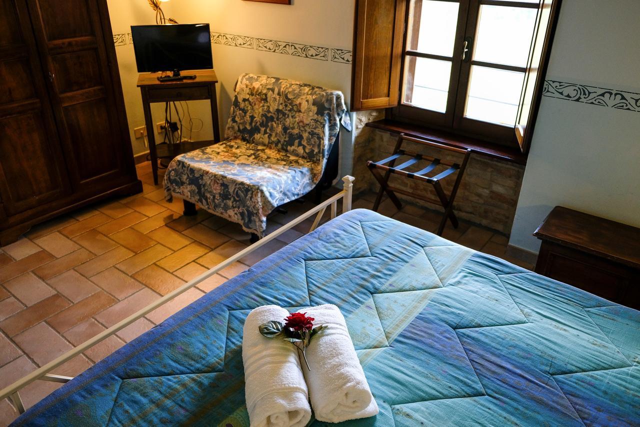 Agriturismo Casale Dei Frontini San Terenziano Buitenkant foto