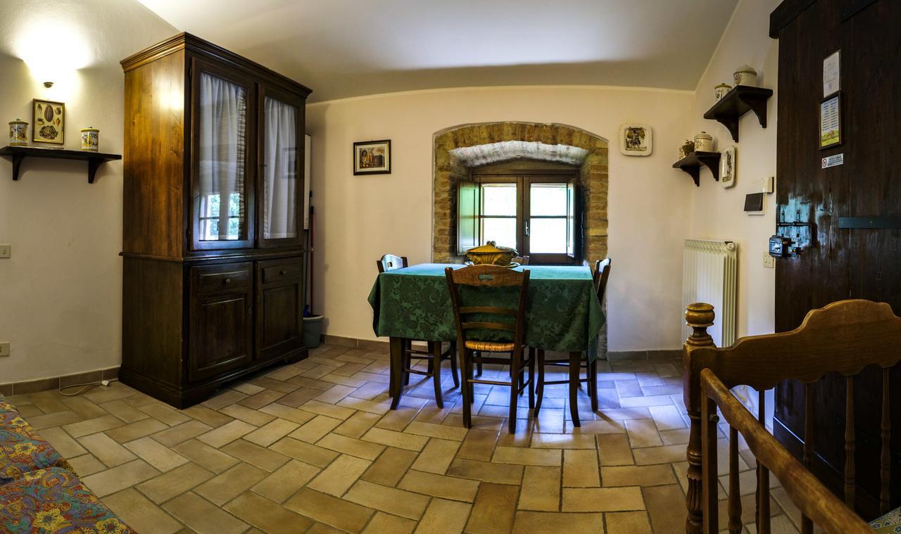 Agriturismo Casale Dei Frontini San Terenziano Buitenkant foto
