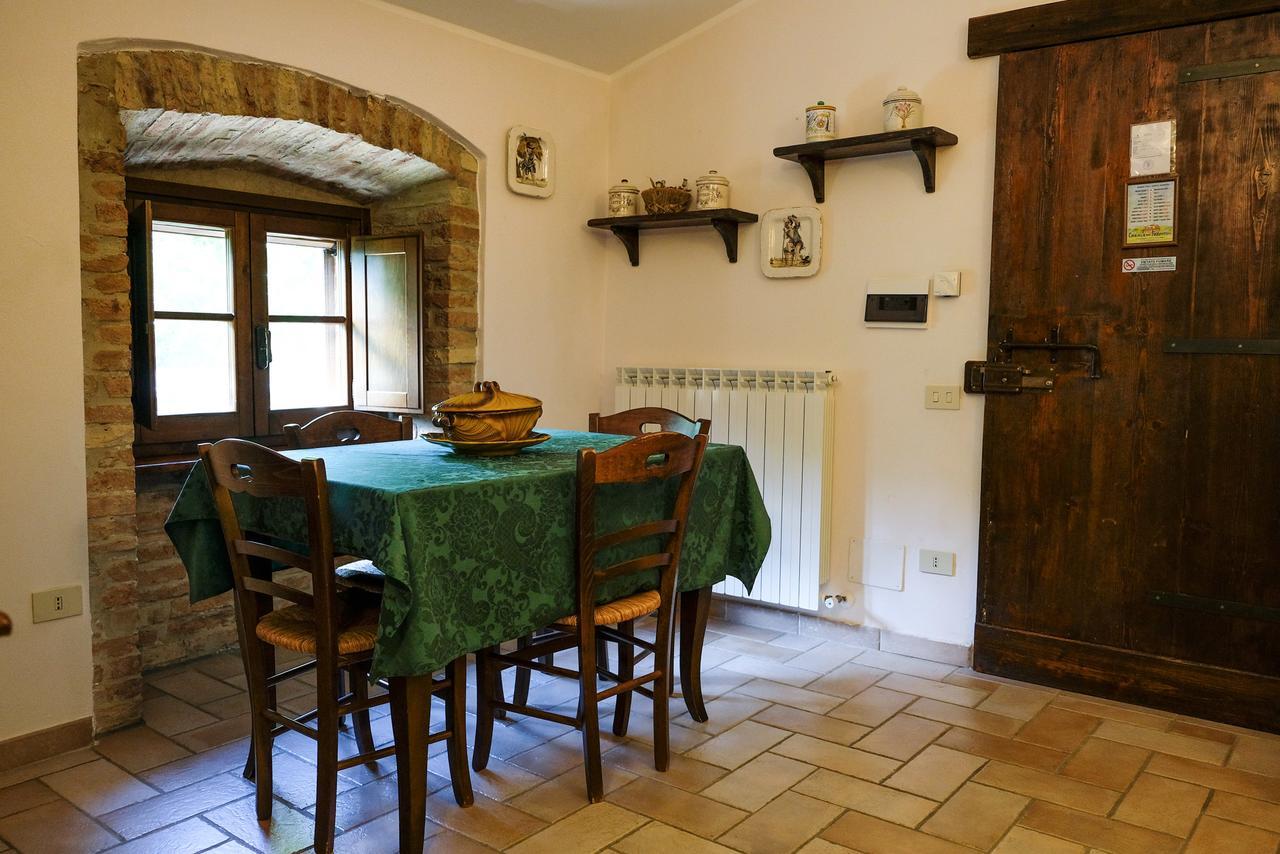Agriturismo Casale Dei Frontini San Terenziano Buitenkant foto