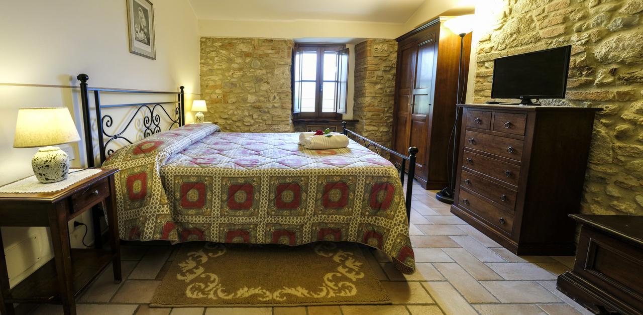 Agriturismo Casale Dei Frontini San Terenziano Buitenkant foto