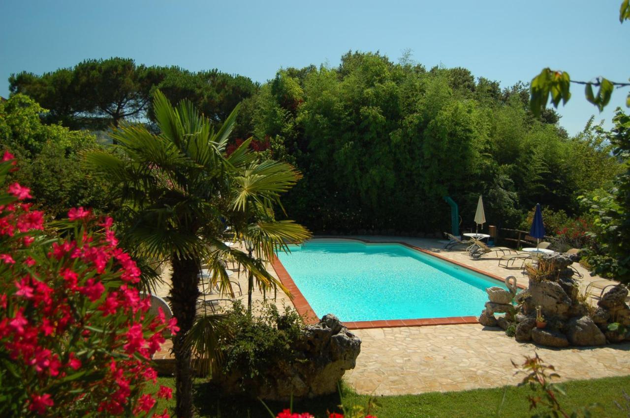Agriturismo Casale Dei Frontini San Terenziano Buitenkant foto